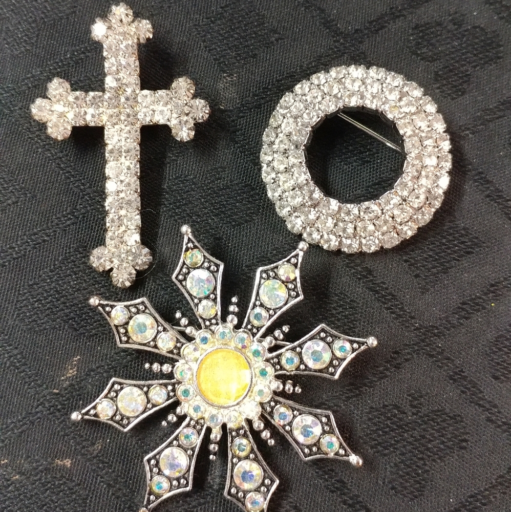 Crystal Brooches, Variety